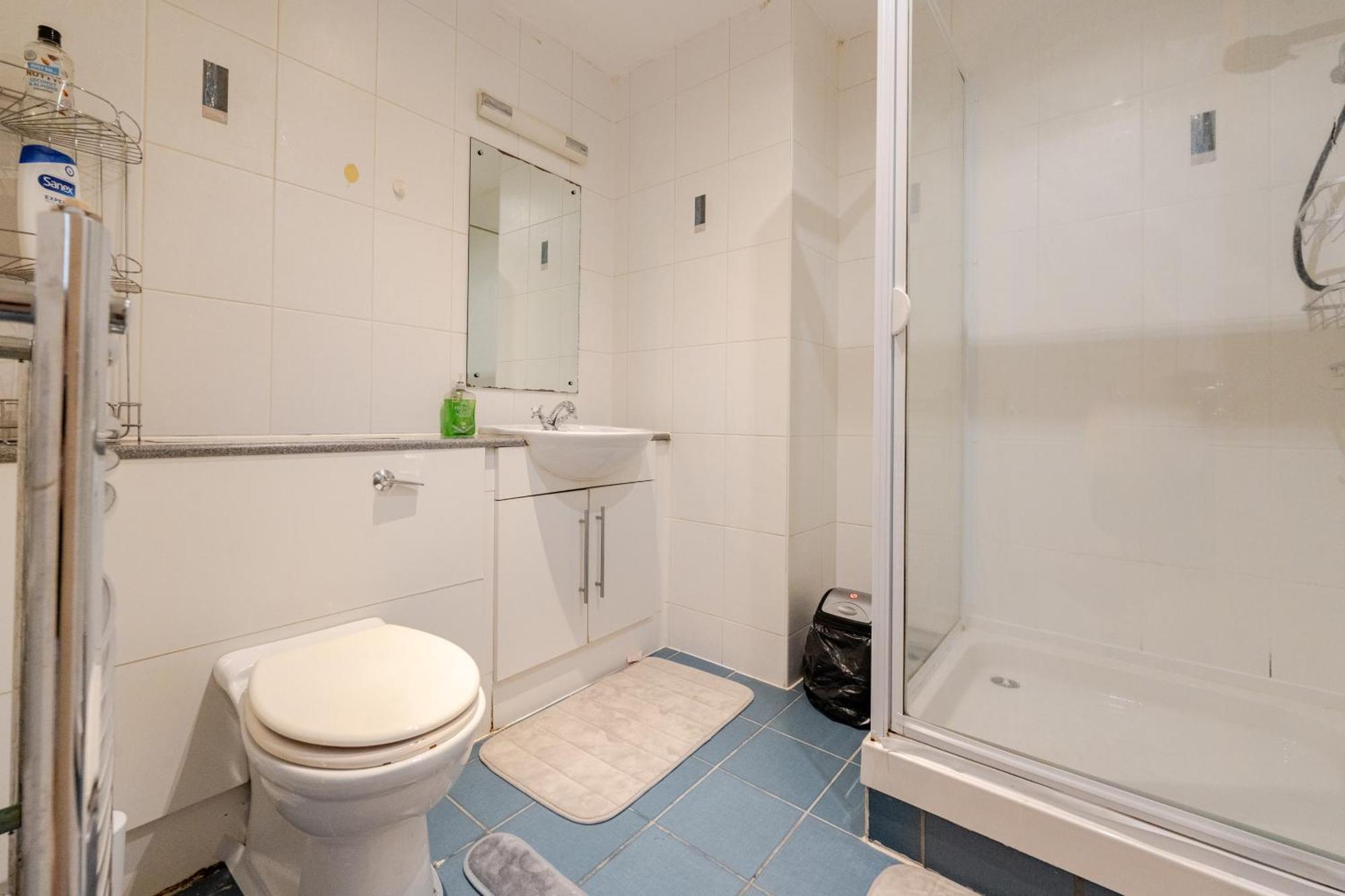 Private Room With Private Bathroom Cardiff City Center - Swiftstay Exterior foto